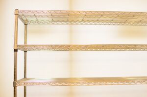 スチールラックの買取相場はどのくらい？高く売るコツや処分方法も解説