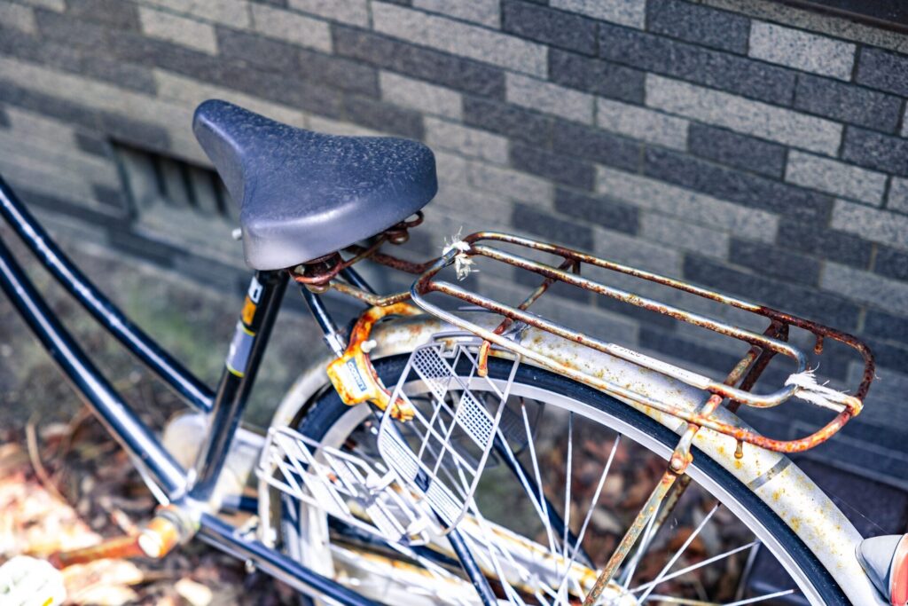 錆びた自転車