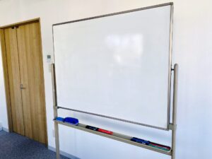 ホワイトボードの処分方法！法人・家庭での違いや買取についても解説！