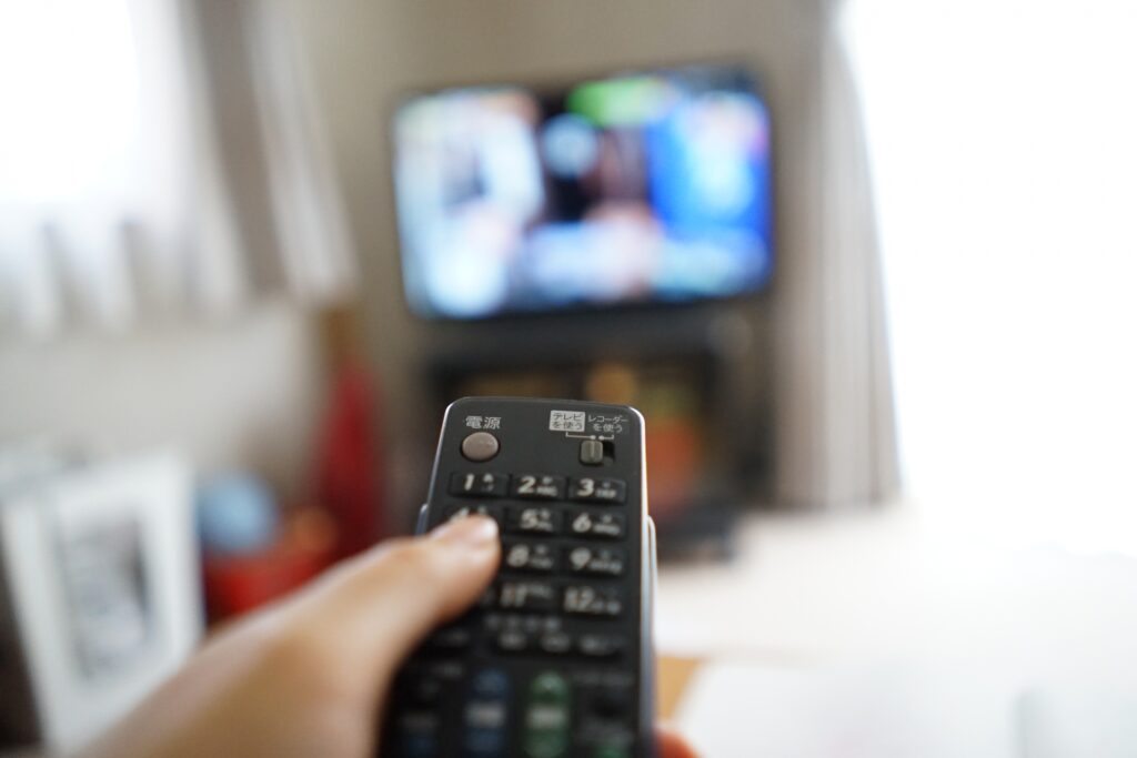 テレビとリモコン
