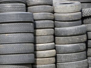 ガレージに眠っていたタイヤの処分・買取についてエコやリサイクルの観点からご紹介します
