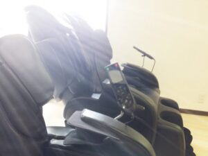 不要になったマッサージチェアを賢く処分する方法！無料の引取や注意点も解説