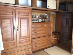 婚礼タンスの処分方法|買取可能？ラクな手放し方もプロが解説！