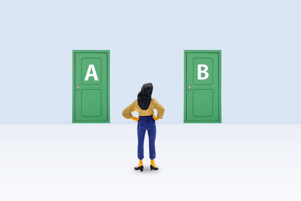 選択に迷う女性