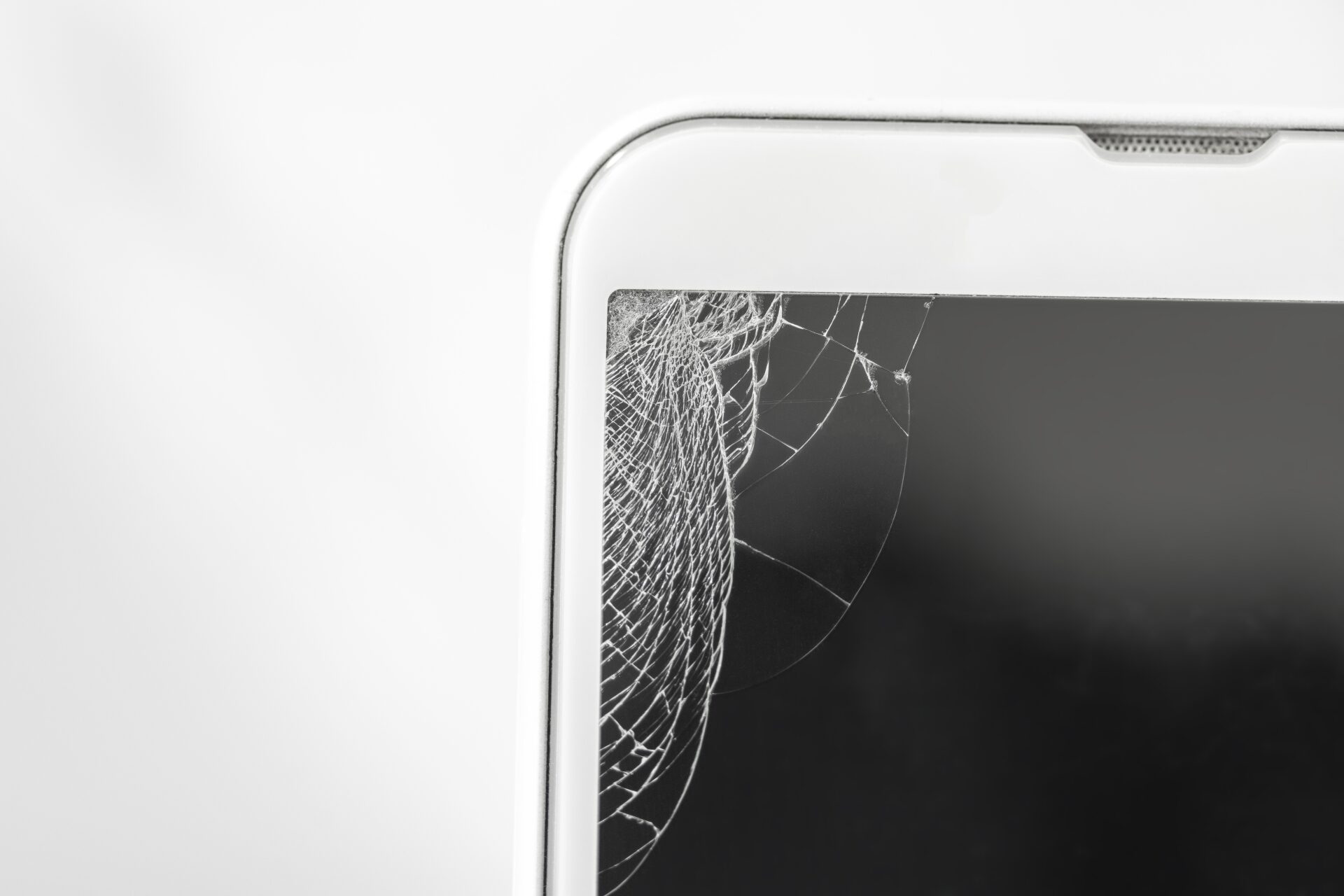 壊れたスマートフォン