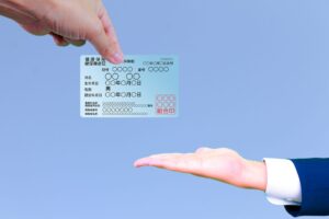 中古品買取の身分証で健康保険証は使える？提示するときの注意点