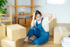 引っ越しの荷造りが終わらないとどうなる？リスクと対処法を解説！