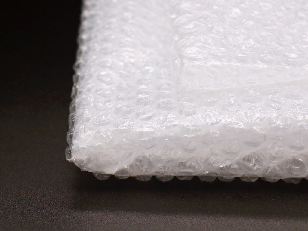 モニター梱包に使用するプチプチ緩衝材