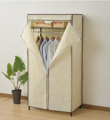 カバー付きワードローブ